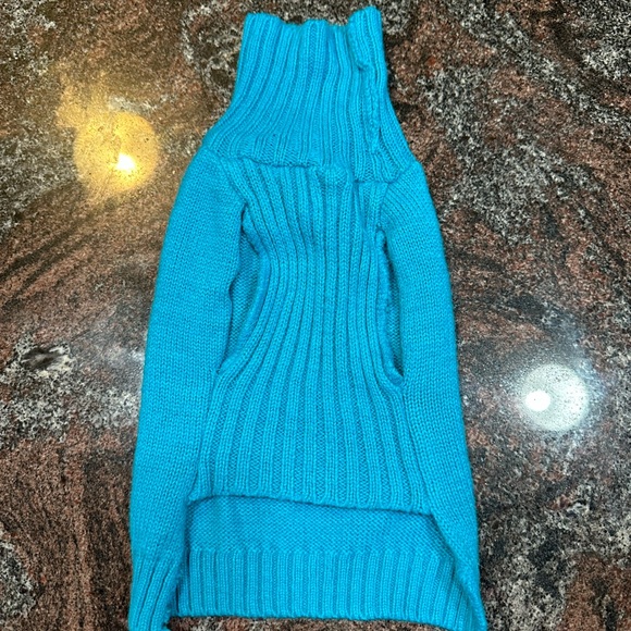 Teal colored dog sweater size M - Picture 2 of 5